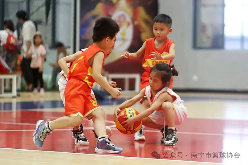 篮球防守训练中如何提高体能和耐力_0